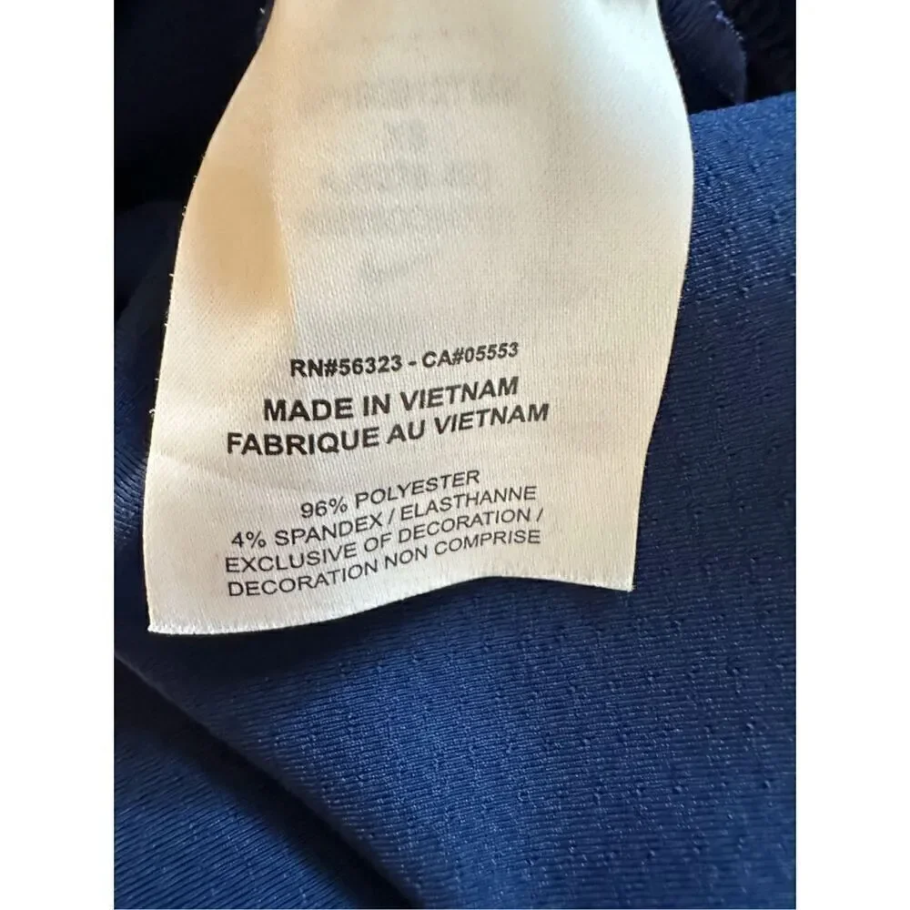 Nike women’s long sleeve 1/4 zip blue athletic top size XS. #27-1497